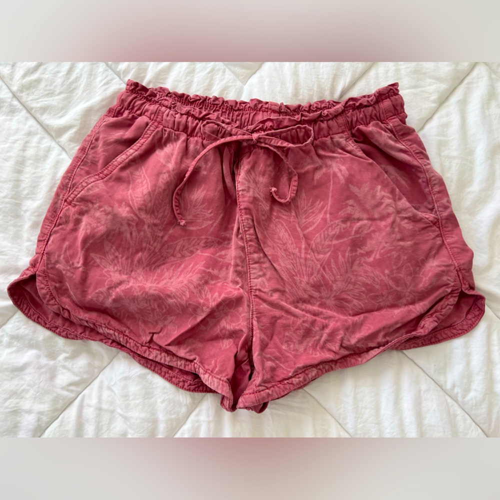 AMERICAN EAGLE PINK FLORAL PRINT SHORTS